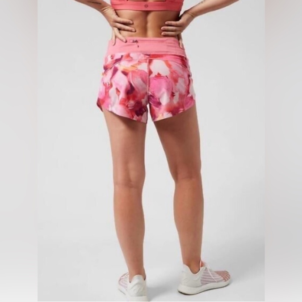 ATHLETA Printed Run With It 4.5" Short in Painted Energy Coral
